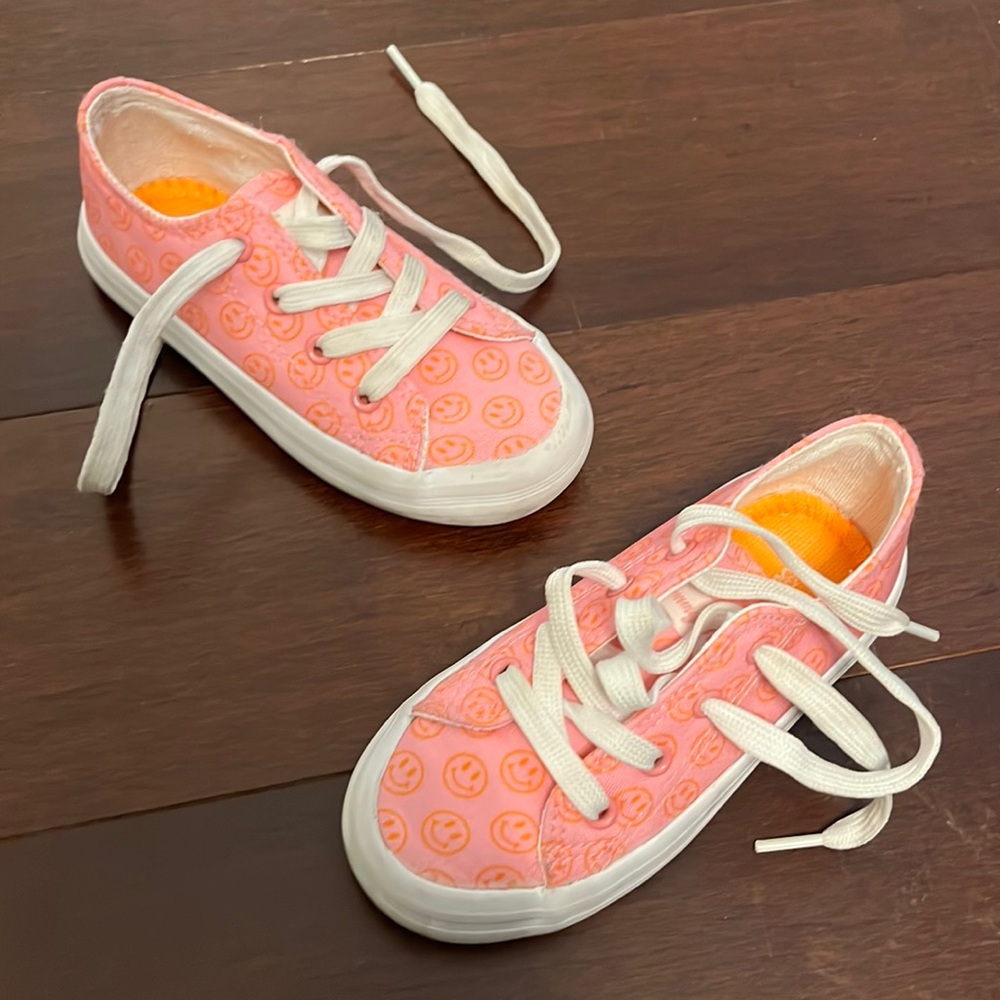 Tommy Bahama Toddler Sneakers. Size 9